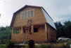 брусовой домик с открытой терассой под общей крышей (крыша ломаная)
